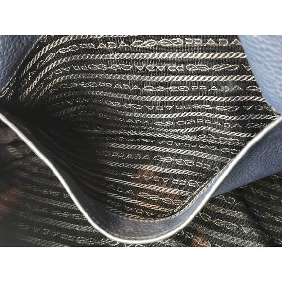 SOLD Prada Vitello Daino Crossbody Bag Navy pebbled calfskin leather - Picture 13 of 16